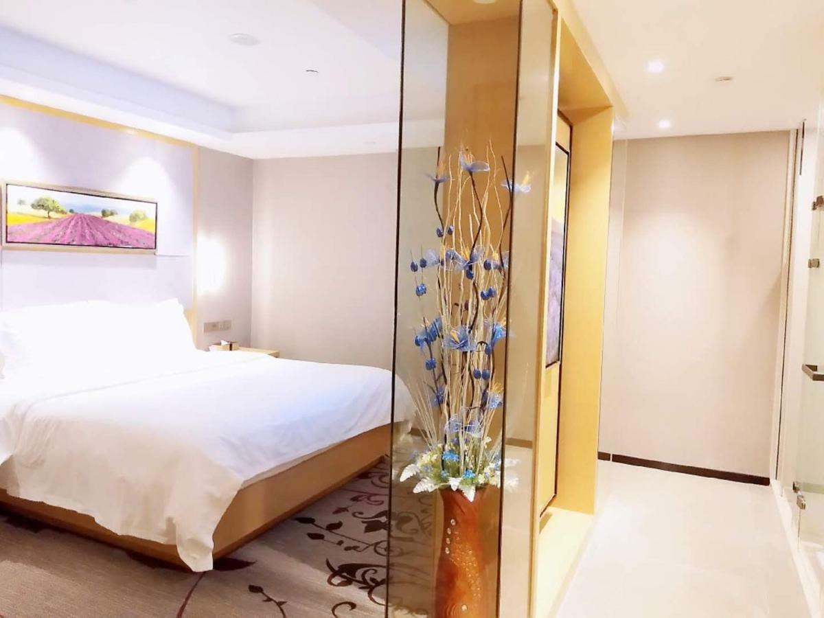 Lavande Hotel Taixing Jiangping Road Bagian luar foto